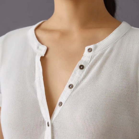 Pilcro Ribbed Henley Tee Any way you button it, the Andie is essential. Crafted - Picture 3 of 13